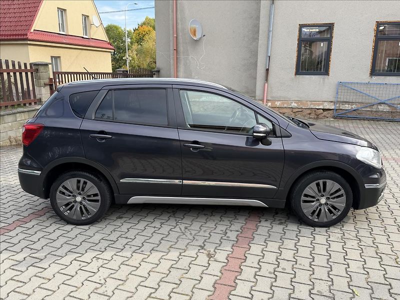 Suzuki SX4 S-Cross 1,6 4x4 AUTOMAT EXCLUSIVE - fotka 2 z 30
