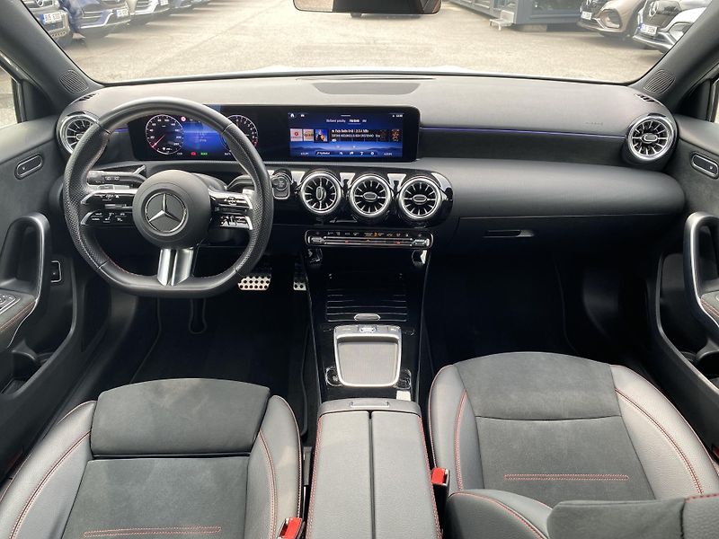 Mercedes-Benz Třídy A A 250e AMG - fotka 9 z 26