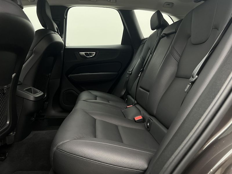 Volvo XC60 B5 AWD INSCRIPTION AUT - fotka 6 z 48