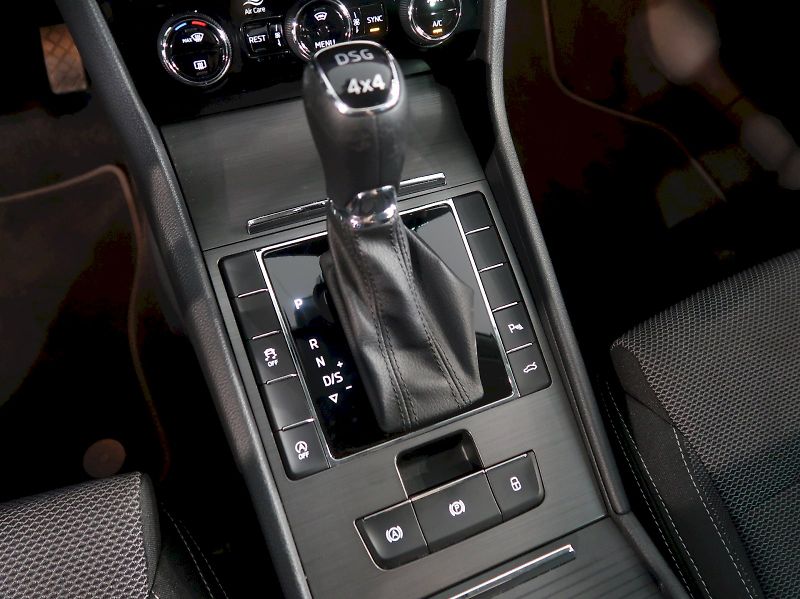 Škoda Superb (2019) STYLE 2.0TDI 140KW 4x4 DSG LED - fotka 37 z 47