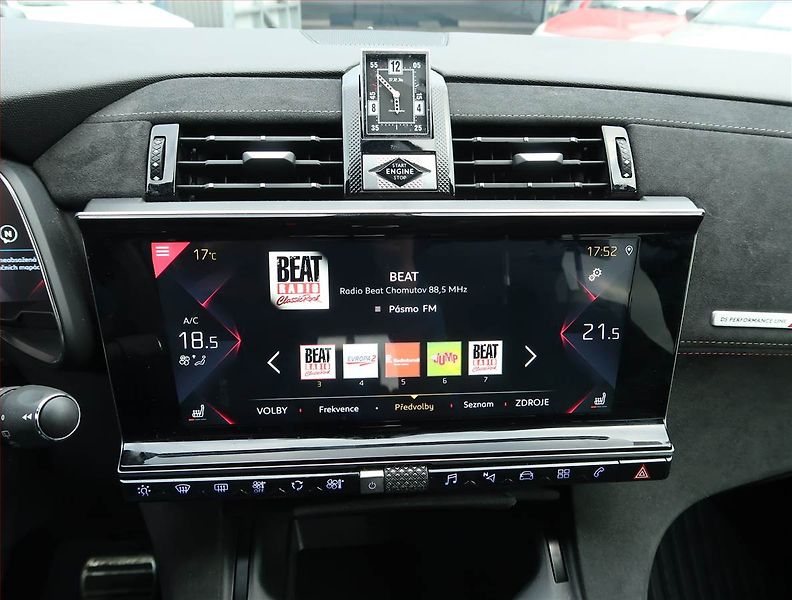 DS Automobiles DS7 Crossback (2022) Performance Line 1.6 PureTech - fotka 12 z 18