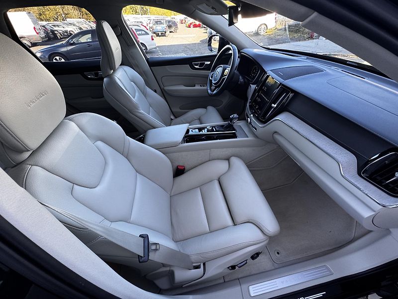 Volvo XC60 FWD B5/vzduch/4*klima/PANO/  - fotka 11 z 43