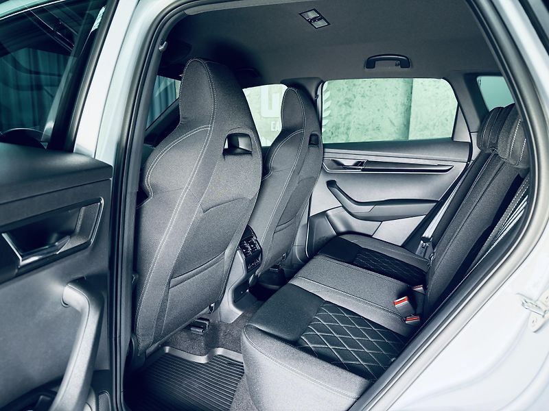 Škoda Karoq (2025) 1.5TSI*SPORT*360*5.LET.ZÁR - fotka 35 z 42