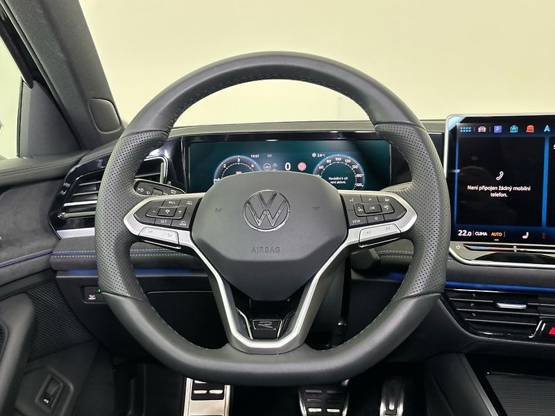 Volkswagen Passat R-Line People DSG - fotka 18 z 31
