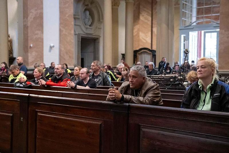 Motorkáři se sjeli na žehnání v bazilice v Jablonném.