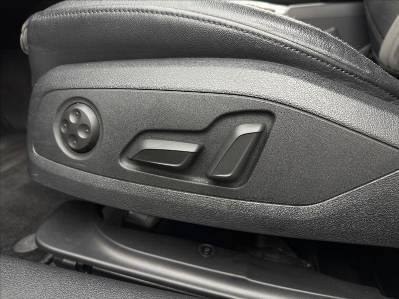 Audi A5 2,0 140kW AT 4X4 HUD DPH NAVI - fotka 46 z 56