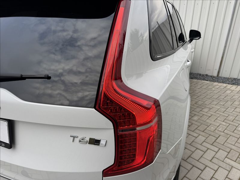 Volvo XC90 2,0 T6 AWD Drive-E 2.0L R-Desi - fotka 17 z 50
