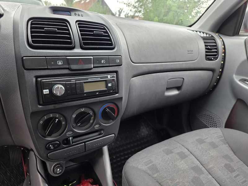 Hyundai Accent 1.3-KLIMA-BEZ STK - fotka 8 z 11