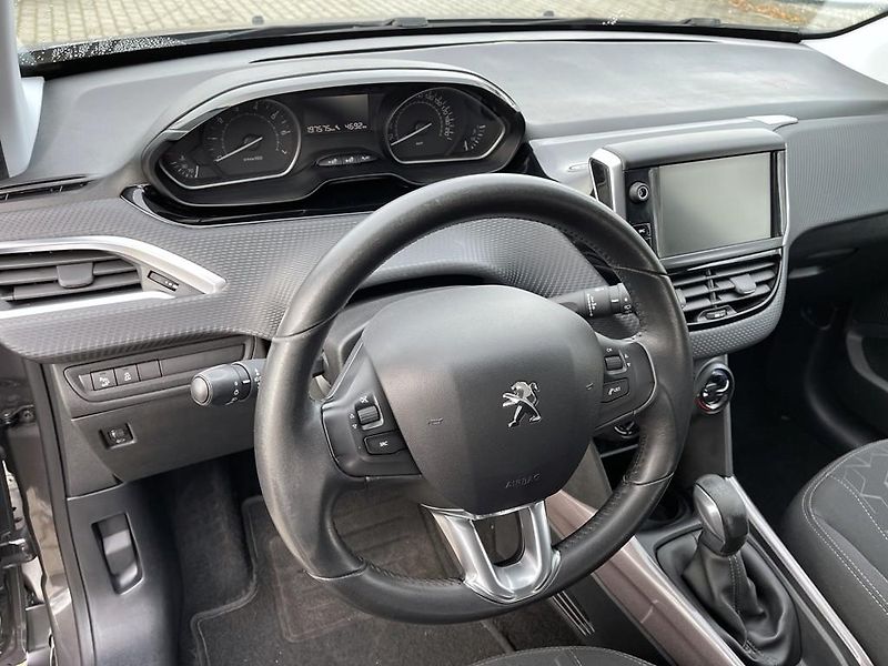 Peugeot 2008 Style 1.2 PureTech serviska - fotka 13 z 16