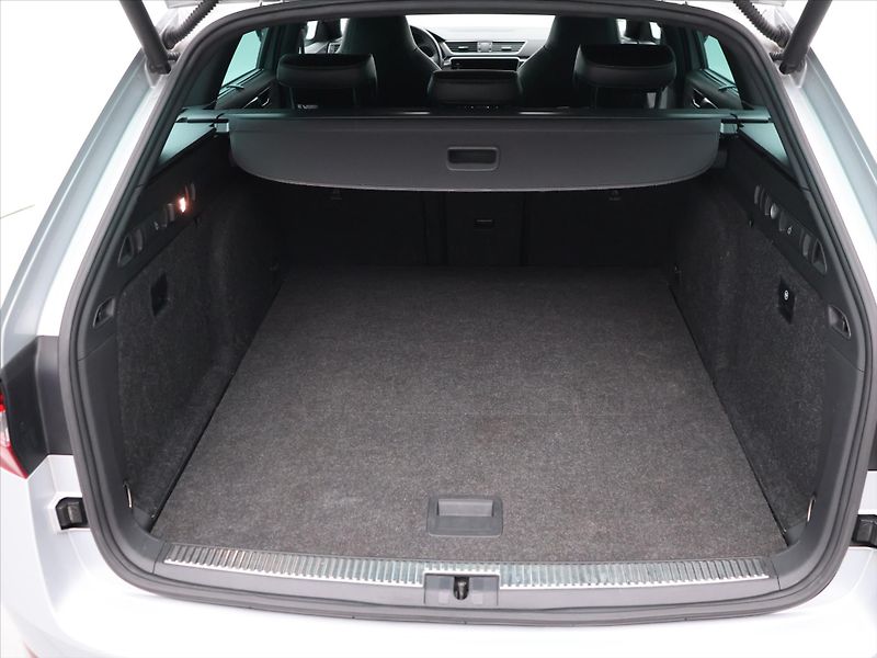 Škoda Superb 2,0 TDI 140kW DSG Sportline - fotka 10 z 28