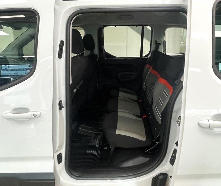 Citroën Berlingo 1.5 BlueHDi 130 S&S EAT8 - fotka 10 z 27