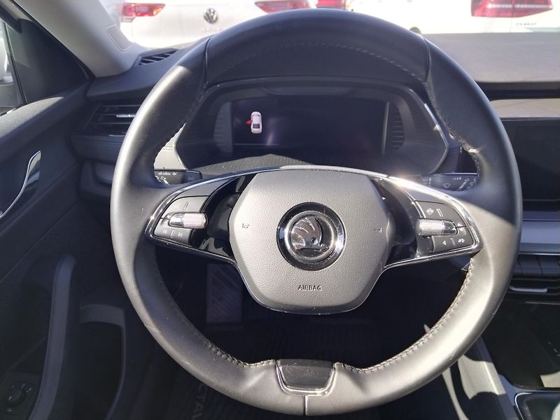 Škoda Octavia 2.0 TDI Ambition - fotka 17 z 28