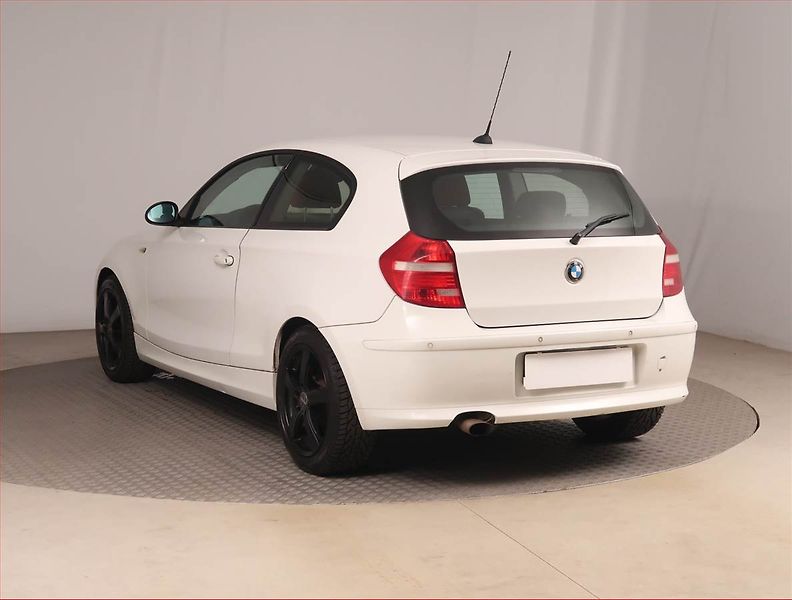 BMW Řada 1 (2008) 118d, jezdí výborně - fotka 4 z 15