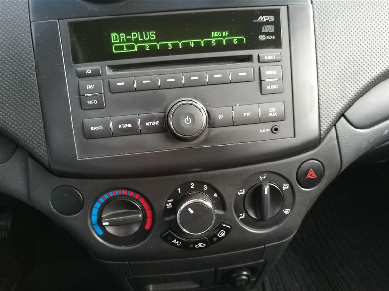Chevrolet Aveo 1,2 i klima - fotka 7 z 14