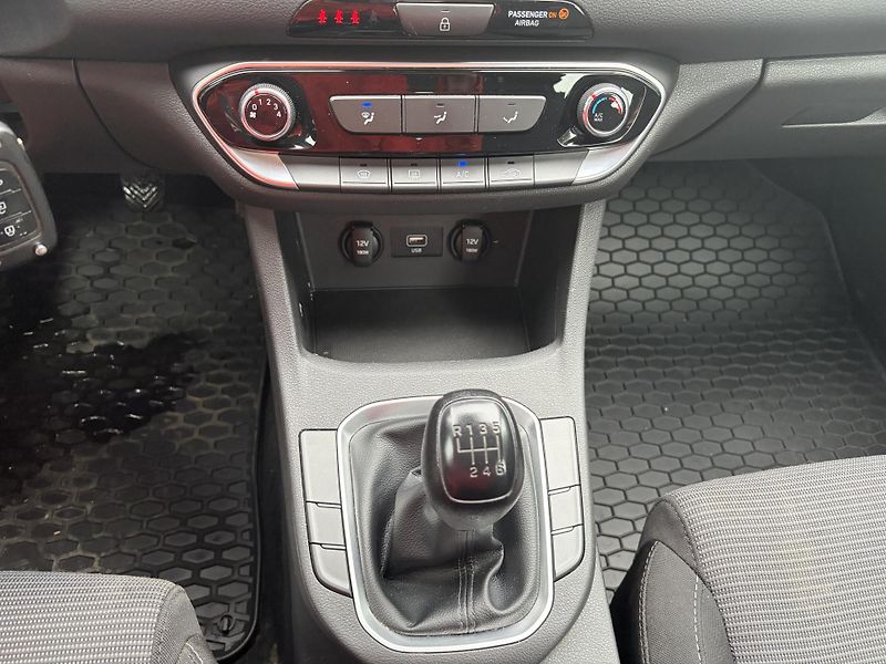 Hyundai i30 (2023) 1.0 T-Gdi Start Plus 88 KW ČR  - fotka 10 z 20