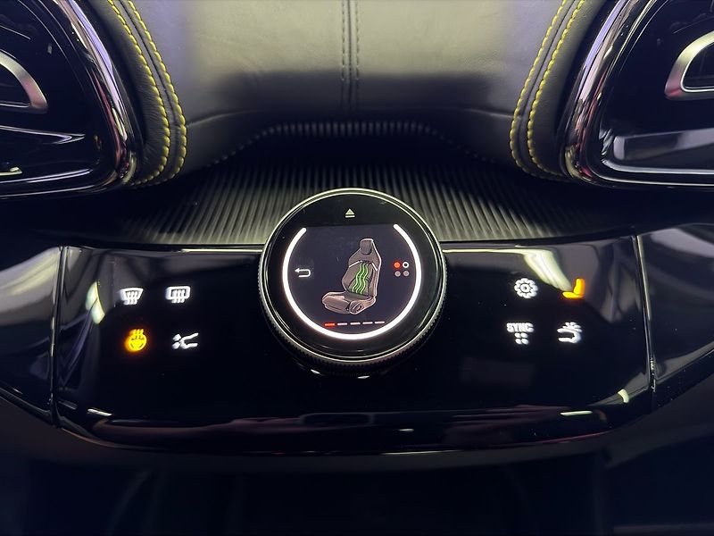Ferrari Purosangue V12 CARBON, ALCANTARA, PANORAM - fotka 30 z 38
