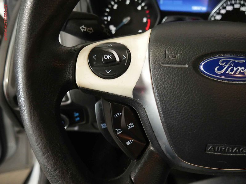Ford Focus (2013) 1.6 TDi, AC, temp, tažné - fotka 12 z 20