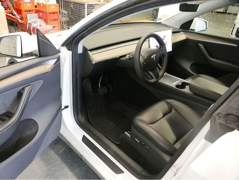 Tesla Model Y (2023) AWD Long Range    PŘIPRAVUJEME - fotka 6 z 9