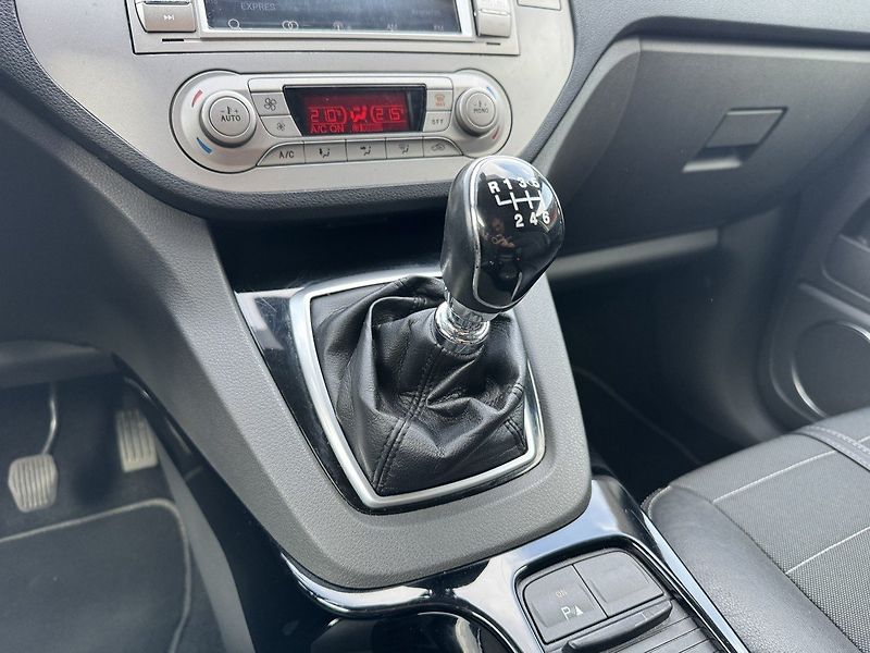 Ford Kuga (2011) 2.0TDCi AWD Titanium Navi - fotka 9 z 49