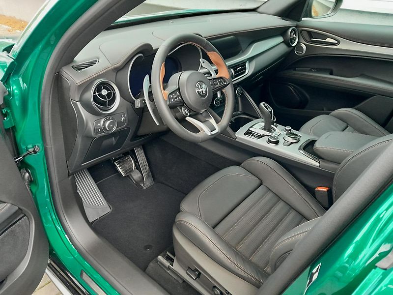 Alfa Romeo Stelvio (2026) Intensa  4x4 2,0 280PS - fotka 21 z 37