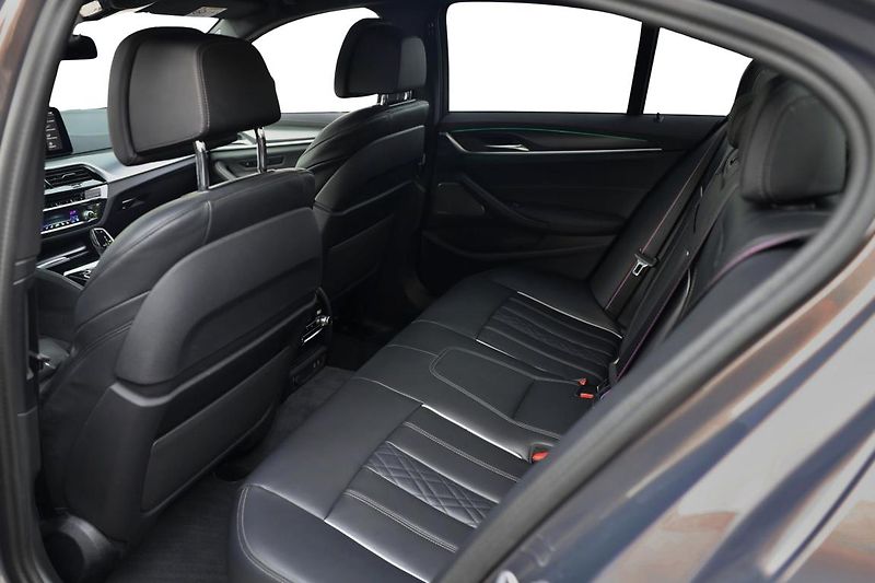 BMW Řada 5 540d xDrive - fotka 14 z 14