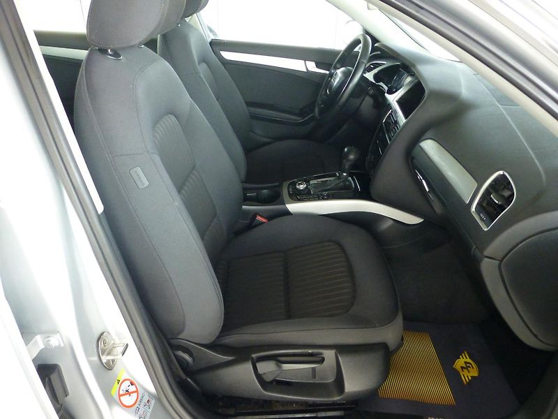 Audi A4 (2011) 2,0TDI*ALU**PARK.S***NAVIGACE - fotka 19 z 27