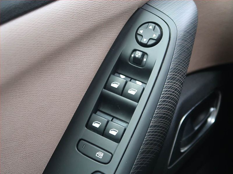 Citroën C4 Picasso (2014) Exclusive 1.6 i, Navi - fotka 17 z 17