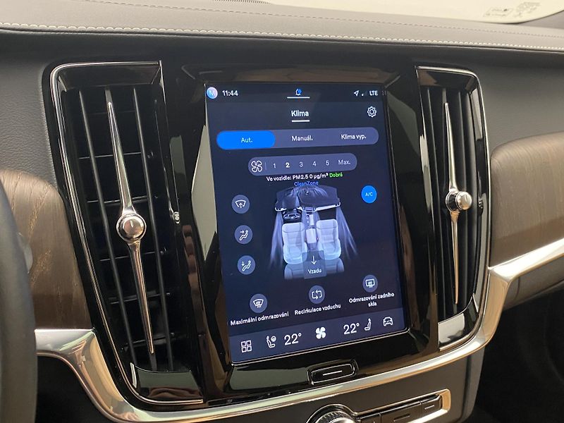 Volvo V90 B4 BRIGHT PLUS AUT REZERVACE - fotka 46 z 48