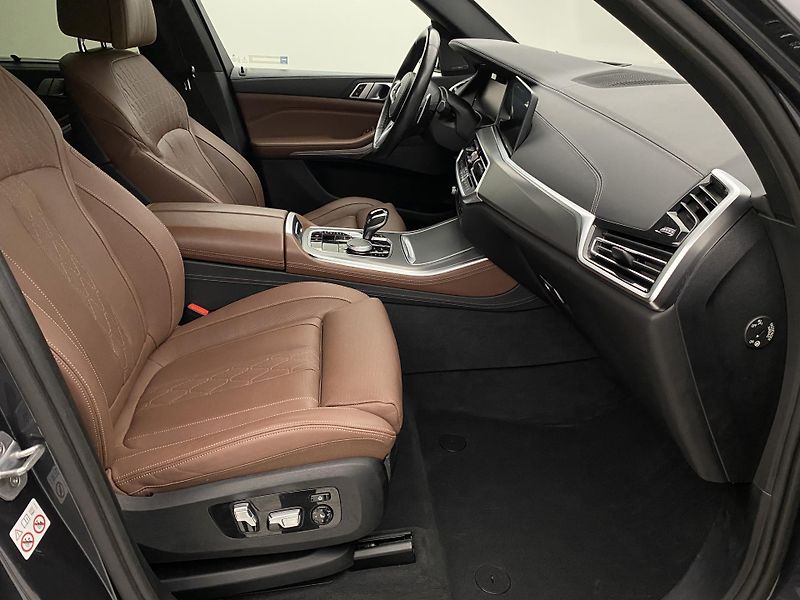 BMW X5 M50D xDrive CZ AUT REZERVACE - fotka 23 z 123