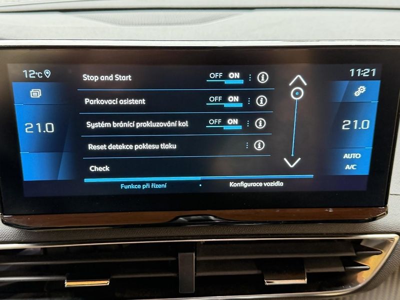 Peugeot 5008 (2023) 130ch S&S EAT8 7 míst, kamera - fotka 8 z 17