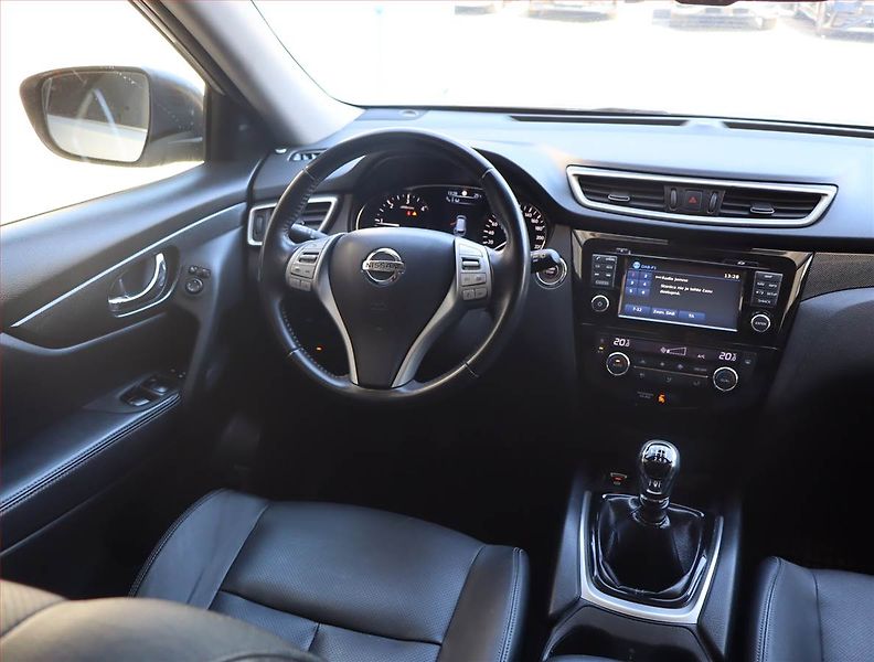 Nissan X-Trail (2015) 1.6 dCi, 4X4, Navi, Xenony - fotka 7 z 26