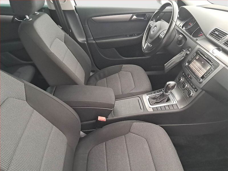 Volkswagen Passat (2013) 2.0 TDI, Automat, Xenony - fotka 9 z 16