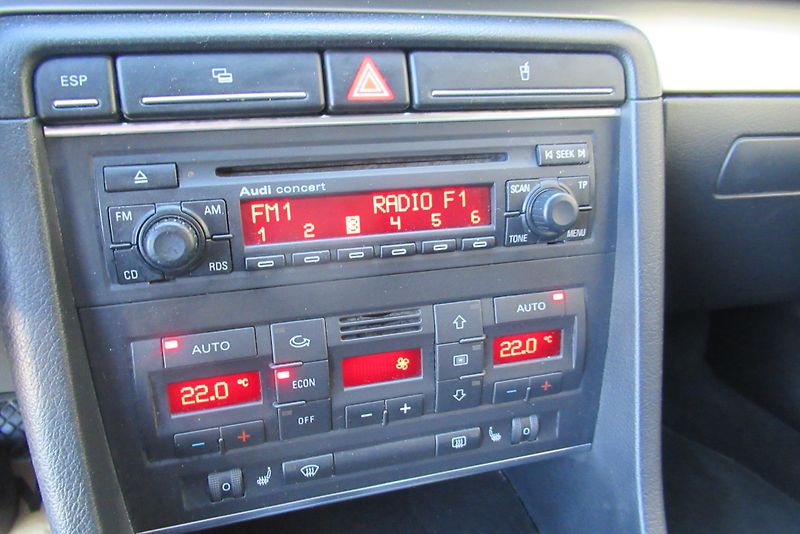 Audi A4 1.9 TDi AUT.KLIMA VYHŘ.SEDAČKY - fotka 13 z 20
