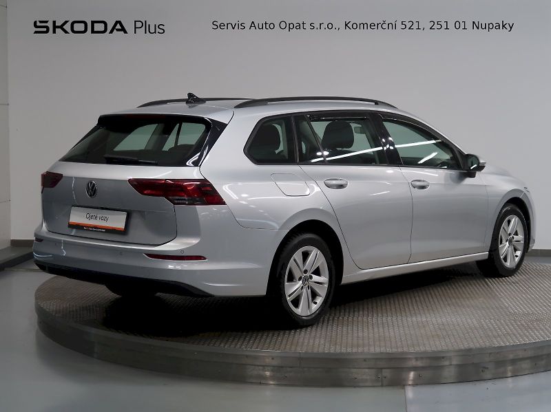 Volkswagen Golf (2021) LIFE 2.0TDI 85KW - fotka 2 z 38