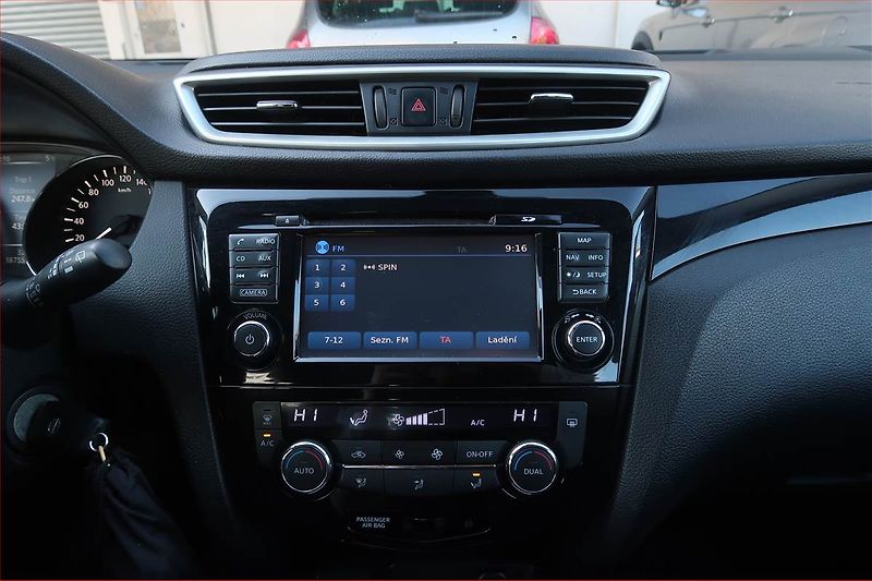 Nissan Qashqai (2014) 1.5 dCi, Navi, Tempomat - fotka 12 z 15
