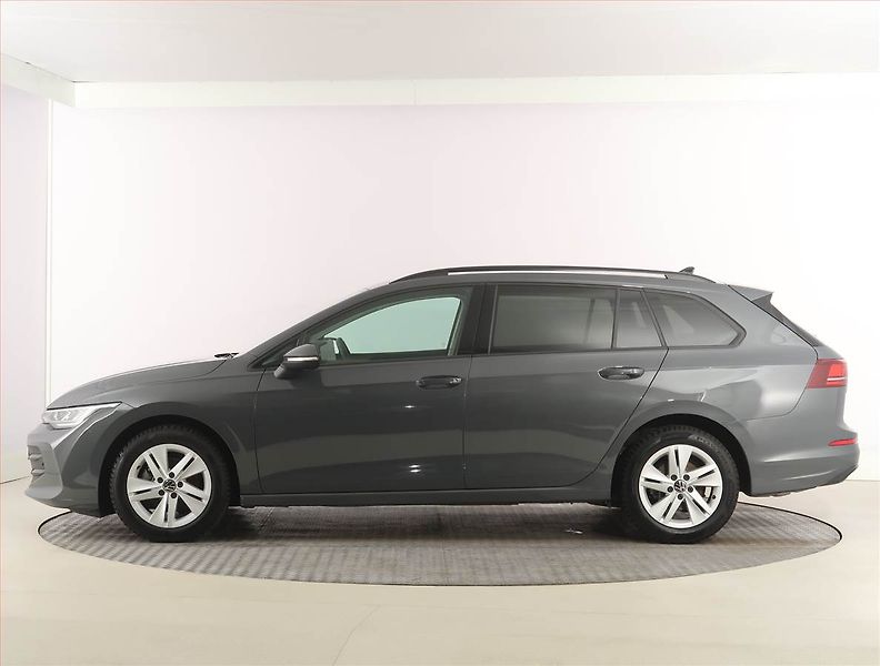 Volkswagen Golf (2025) Life 1.5 TSI - fotka 3 z 25