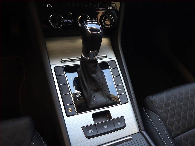 Škoda Superb (2023) Style 1.5 TSI - fotka 16 z 24