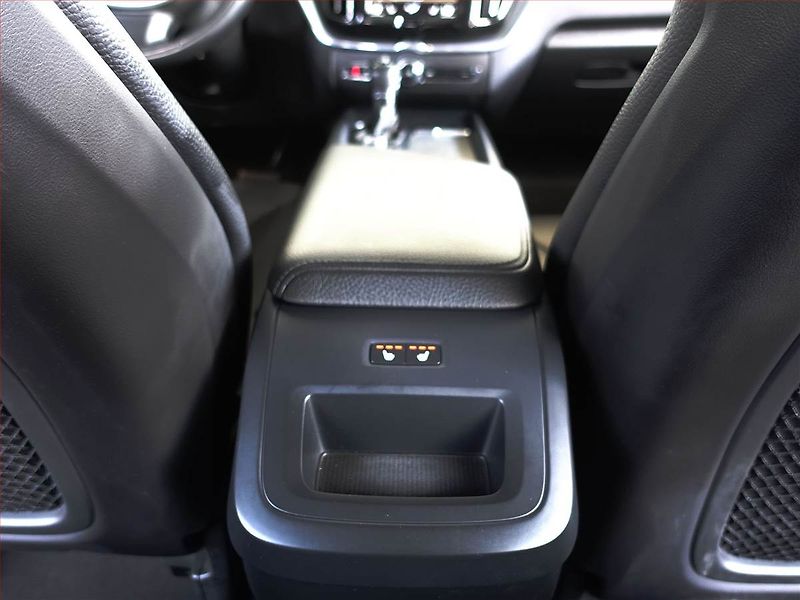 Volvo XC60 (2018) Momentum D4 AWD, 4x4, AUTOMAT - fotka 21 z 23
