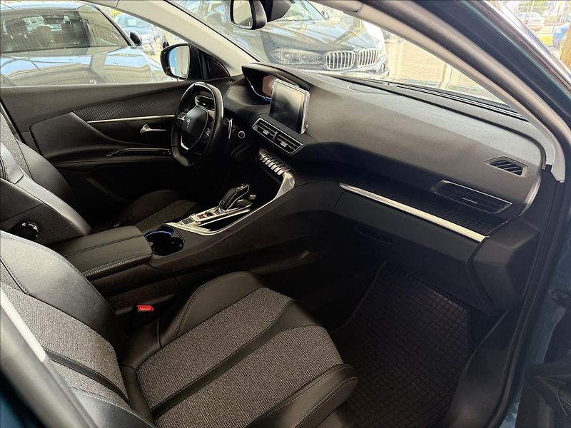 Peugeot 5008 1,5   7.MÍST,ČR,SERVISKA,ZÁRUK - fotka 6 z 20