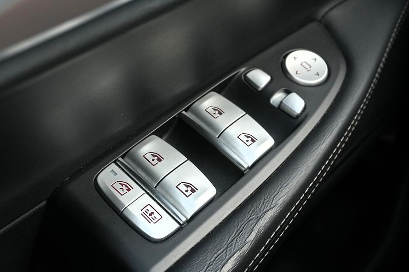 BMW Řada 7 740d xDrive, Laser, Ventilace - fotka 29 z 42