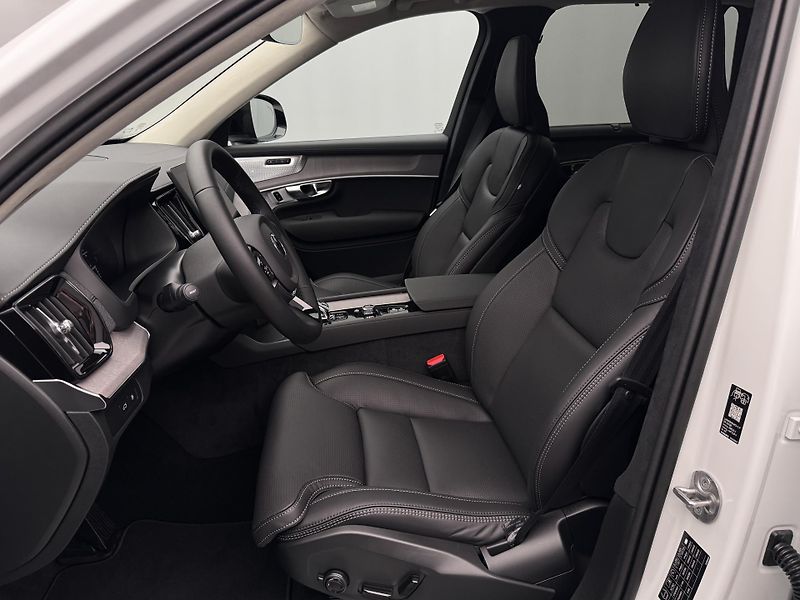 Volvo XC90 (2026) T8 AWD RECHARGE ULTRA DARK 7m - fotka 3 z 30