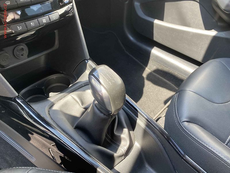 Peugeot 2008 (2017) 1.2PT, Allure, TZ - fotka 15 z 17