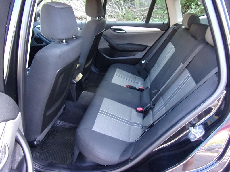 BMW X1 (2015) xDRIVE18d 105kW 1.MAJITELKA ČR - fotka 16 z 23
