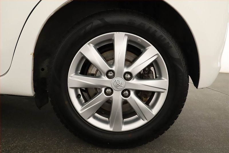 Toyota Yaris (2012) 1.5 Hybrid, Automat, Tempomat - fotka 14 z 14