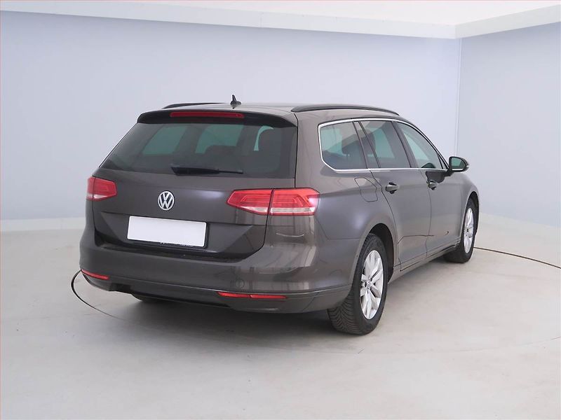 Volkswagen Passat (2015) Comfortline 1.6 TDI, Navi - fotka 5 z 16