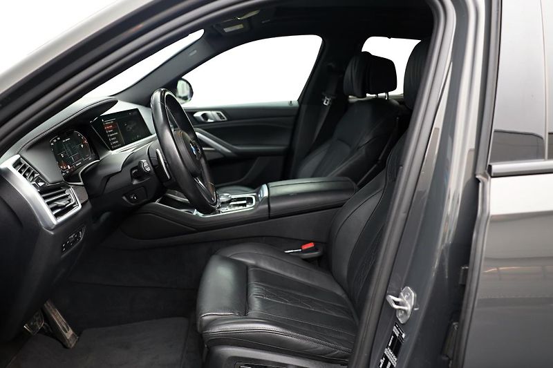 BMW X6 M50i - fotka 9 z 15