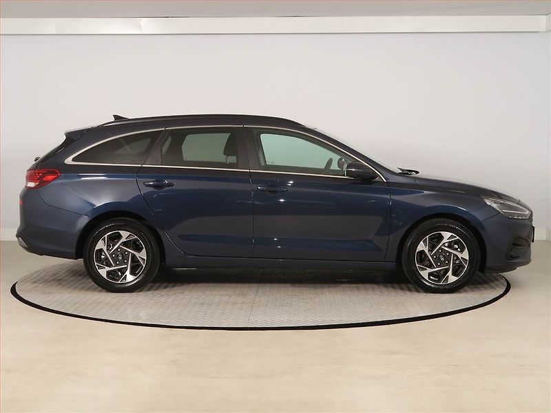 Hyundai i30 (2025) 1.0 T-GDI, Style, FullLed - fotka 6 z 19