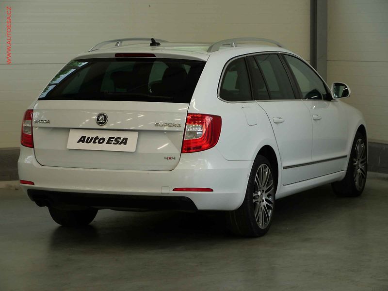 Škoda Superb (2014) 2.0 TDi 4x4, ČR, Elegance - fotka 4 z 24