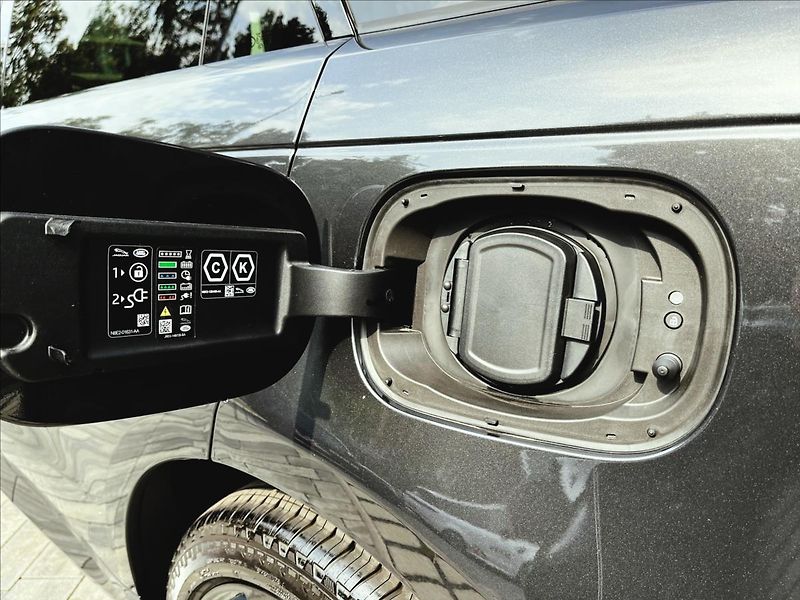 Land Rover Range Rover Sport (2026) 3,0 P460e DYNAMIC SE PHEV - fotka 3 z 36