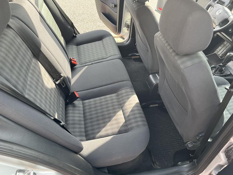 Škoda Octavia 1.9 TDi Tour - fotka 13 z 29